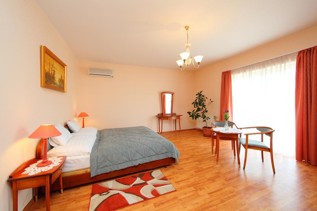 Balazs Villa Balatonfured Phòng bức ảnh
